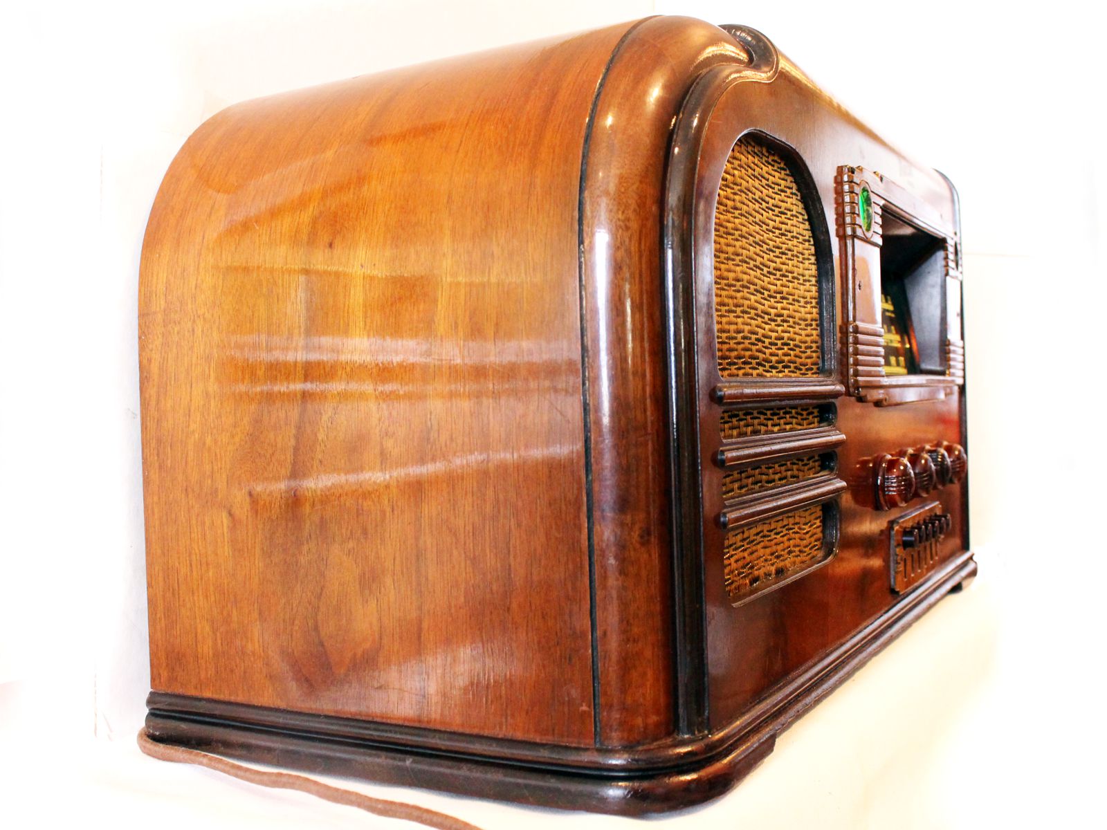 1938 Marconi Canada Model 136 Automatic Shortwave Radio